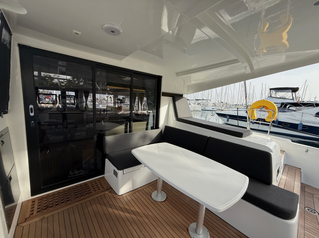 Lagoon 42 | Bellatrix