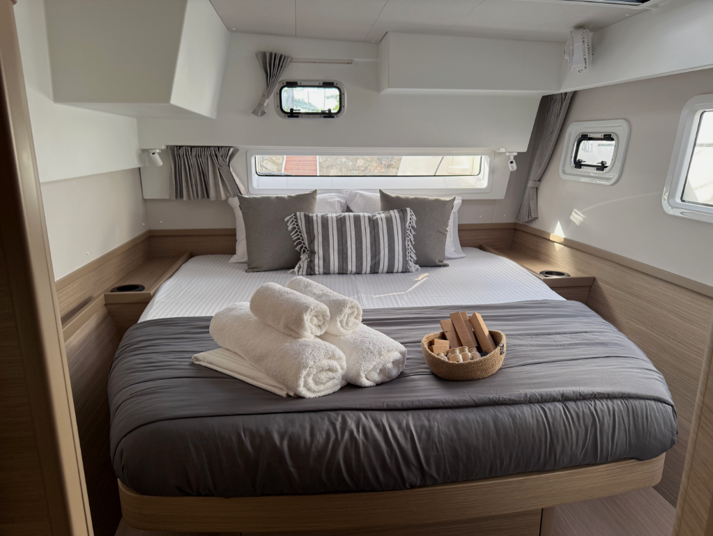 Lagoon 42 | Bellatrix