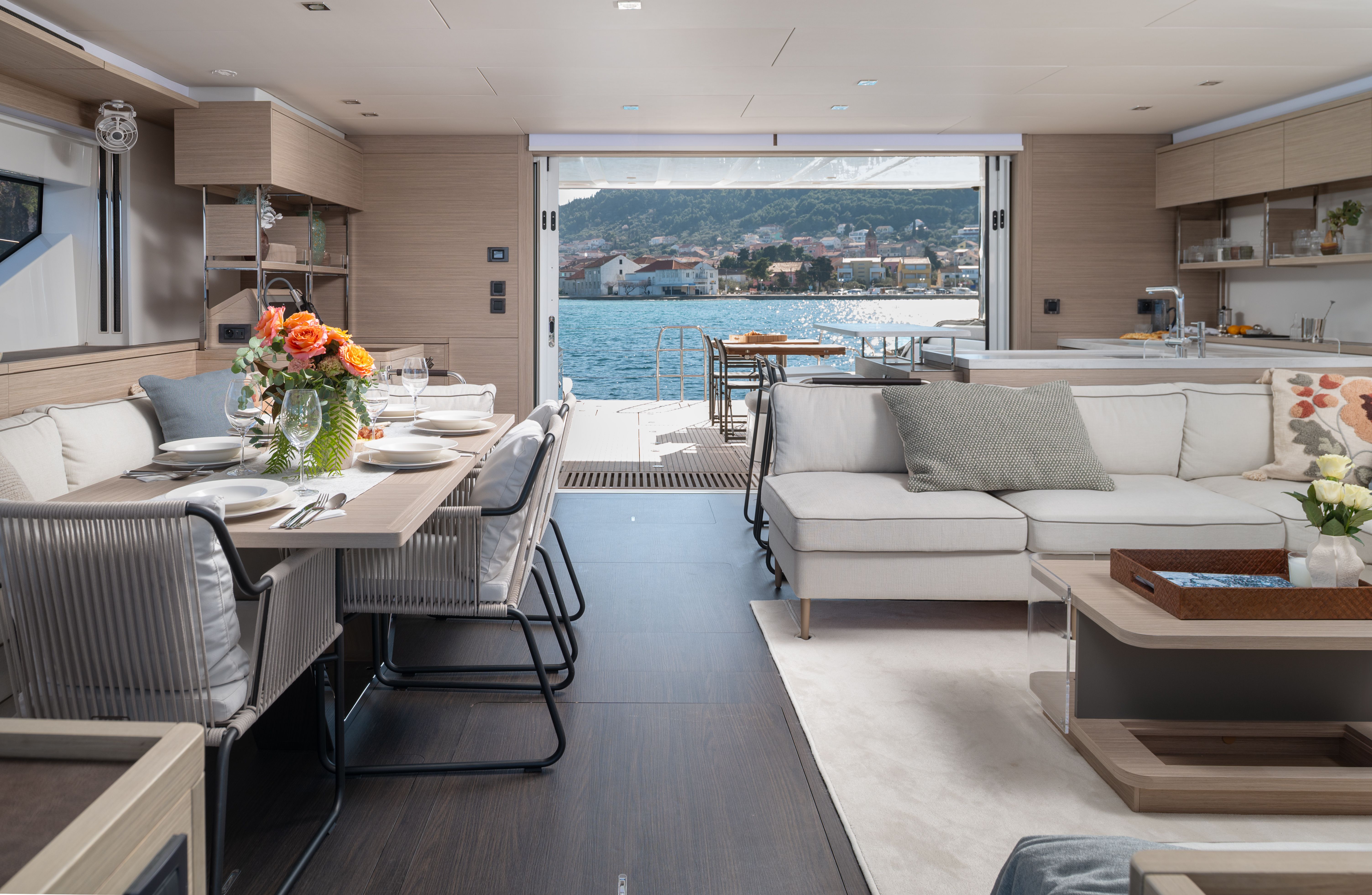 Lagoon 60 | Diamond Diva