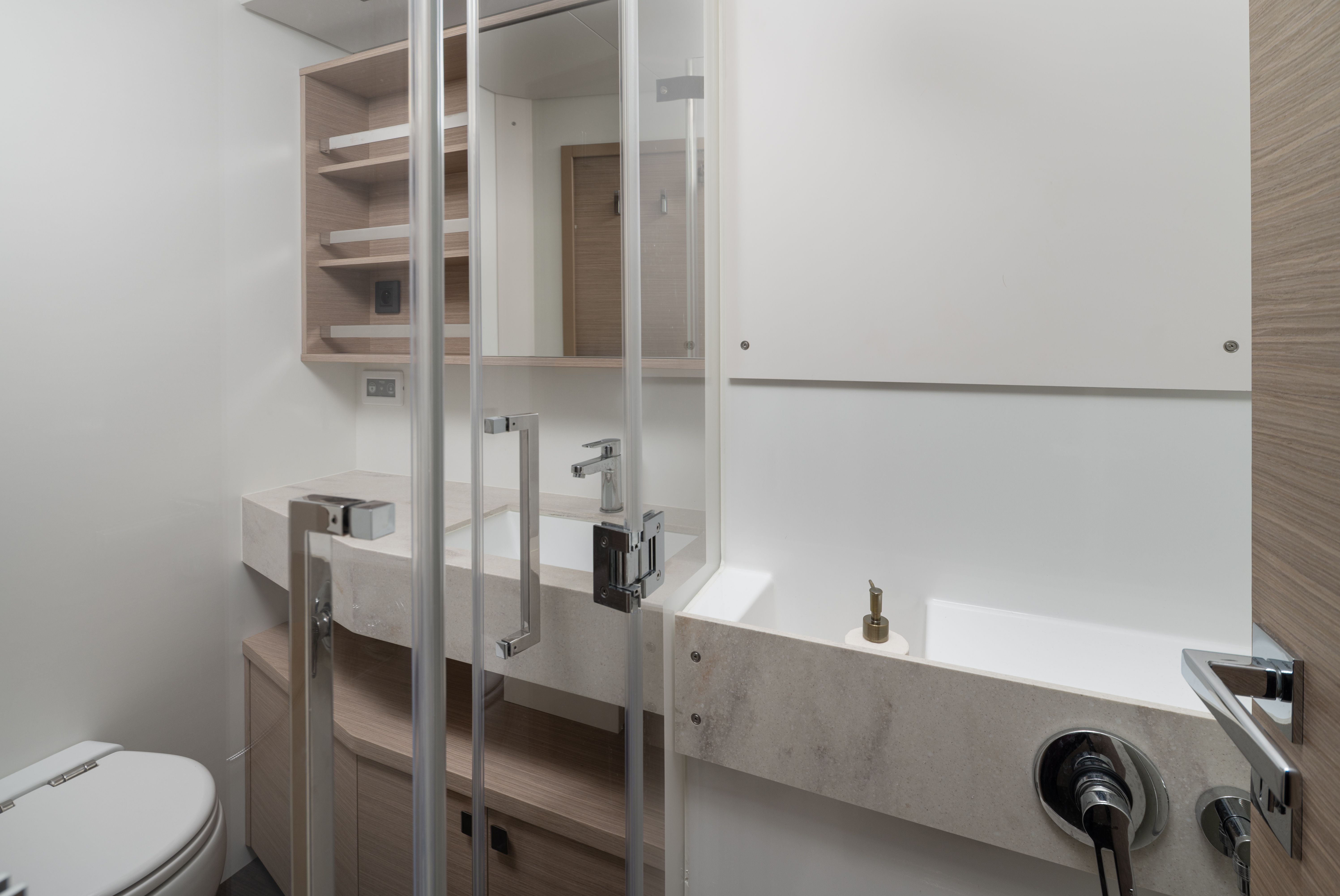 Lagoon 60 | Diamond Diva