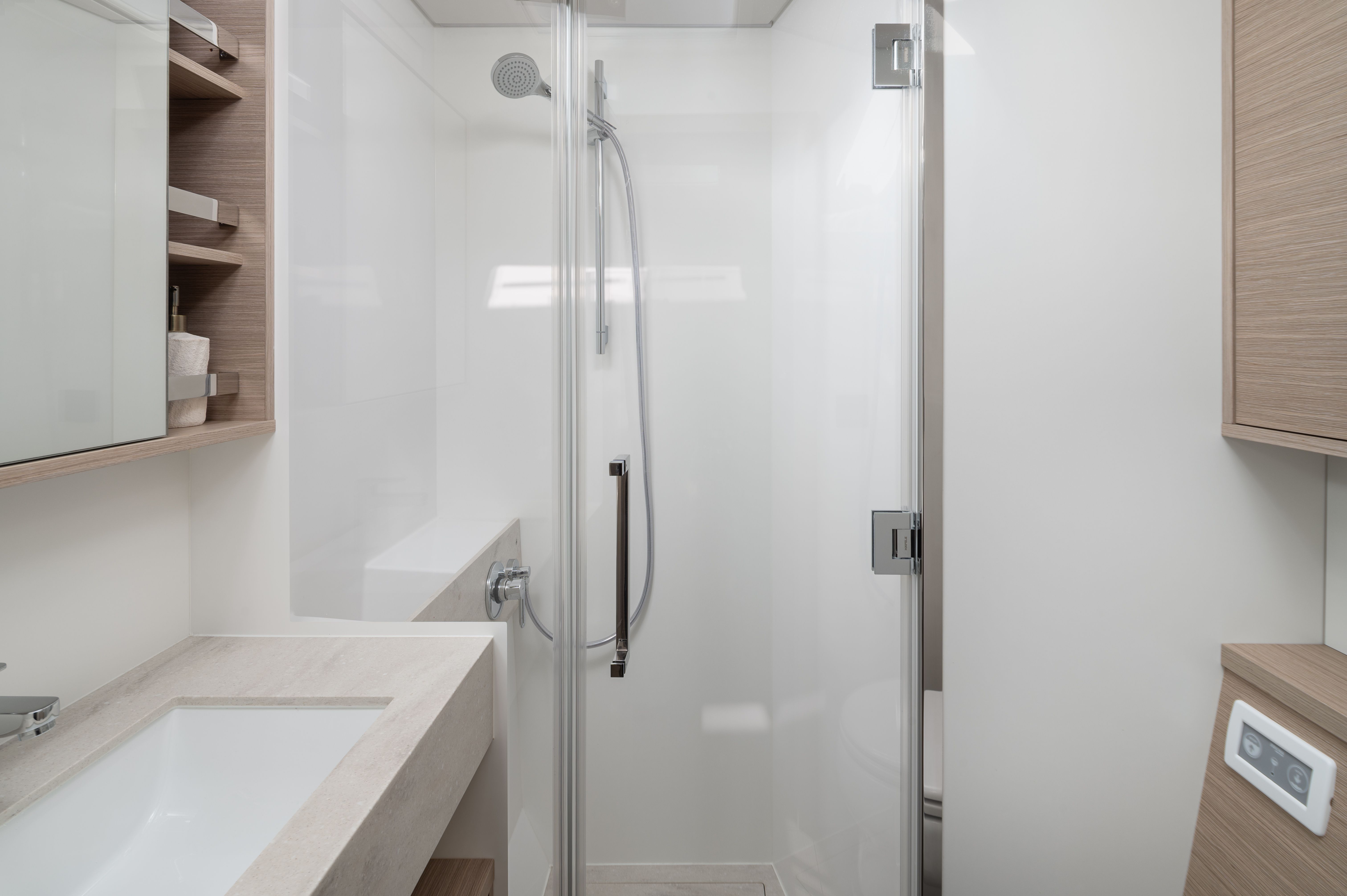 Lagoon 60 | Diamond Diva