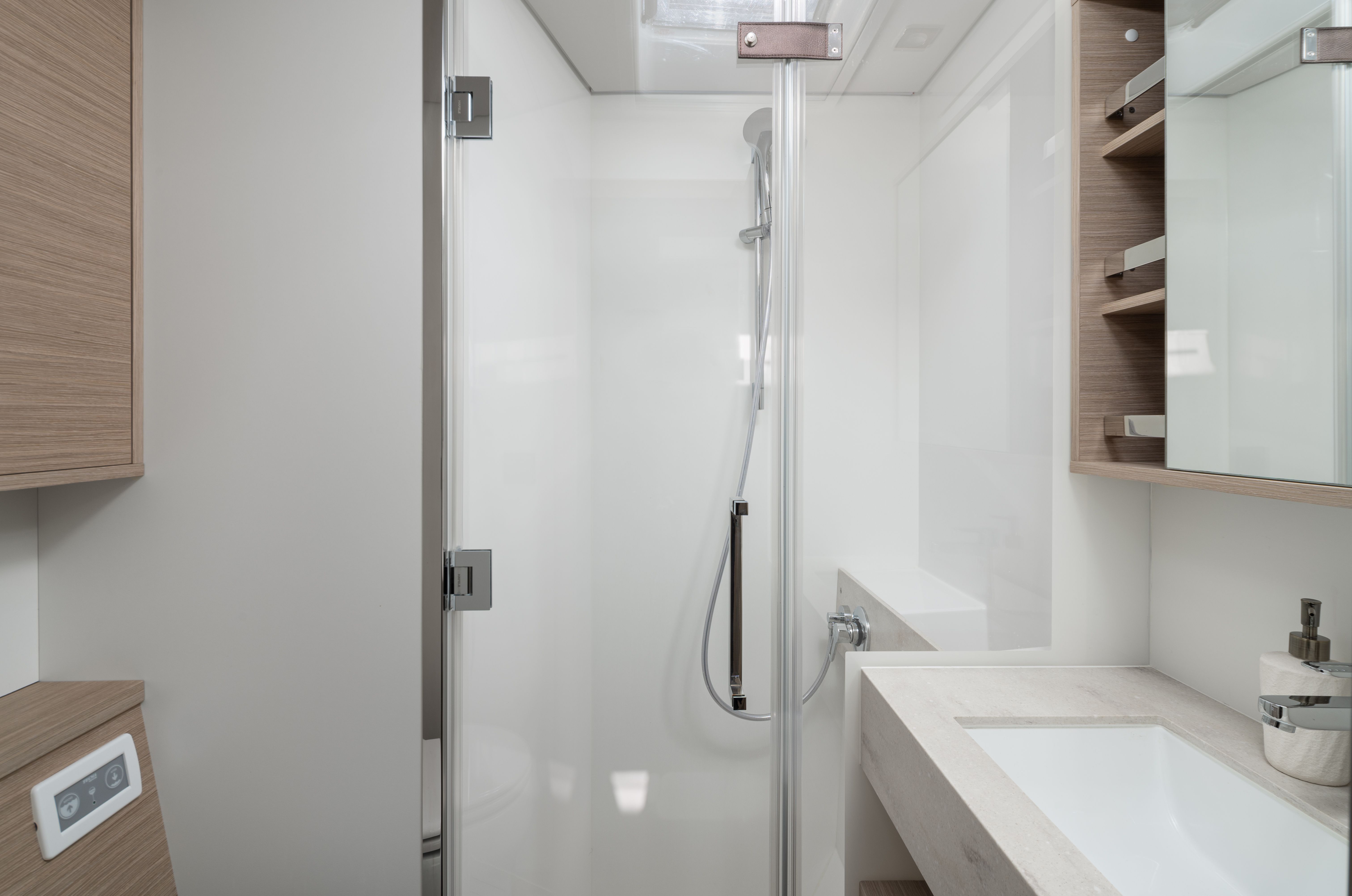 Lagoon 60 | Diamond Diva