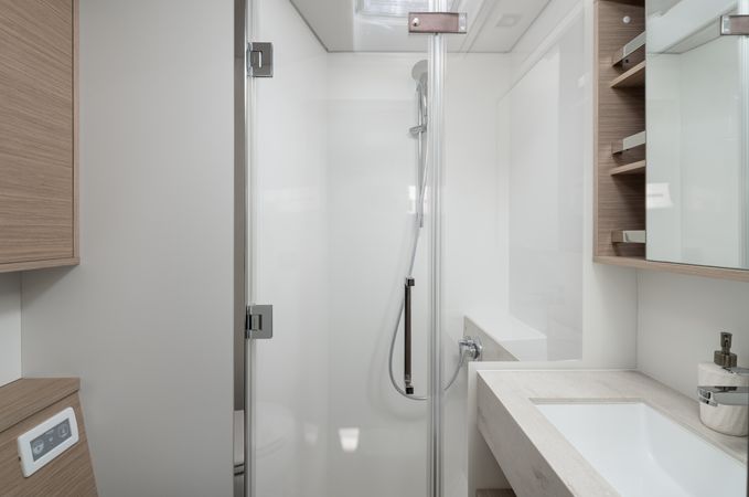 Lagoon 60 | Diamond Diva