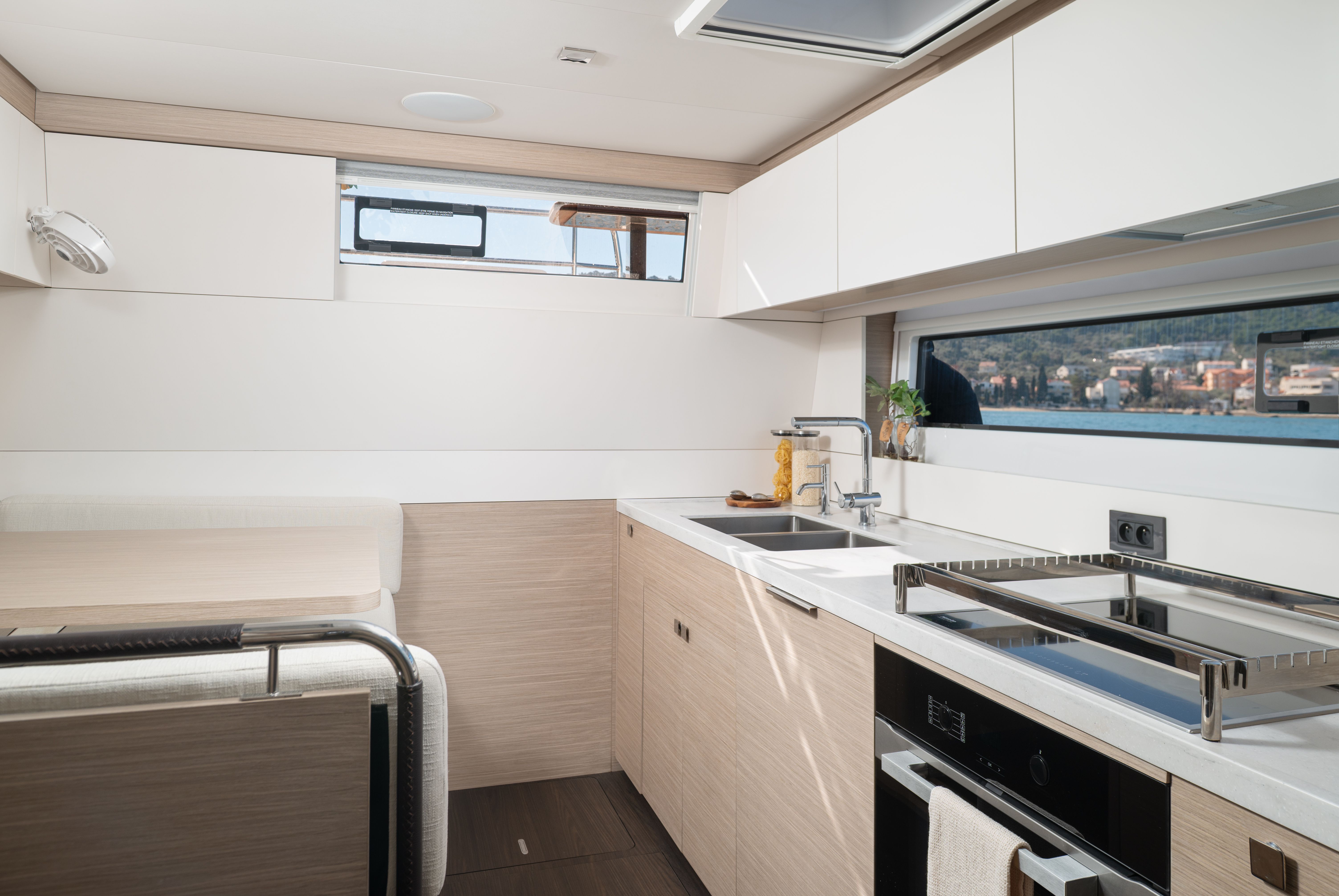 Lagoon 60 | Diamond Diva