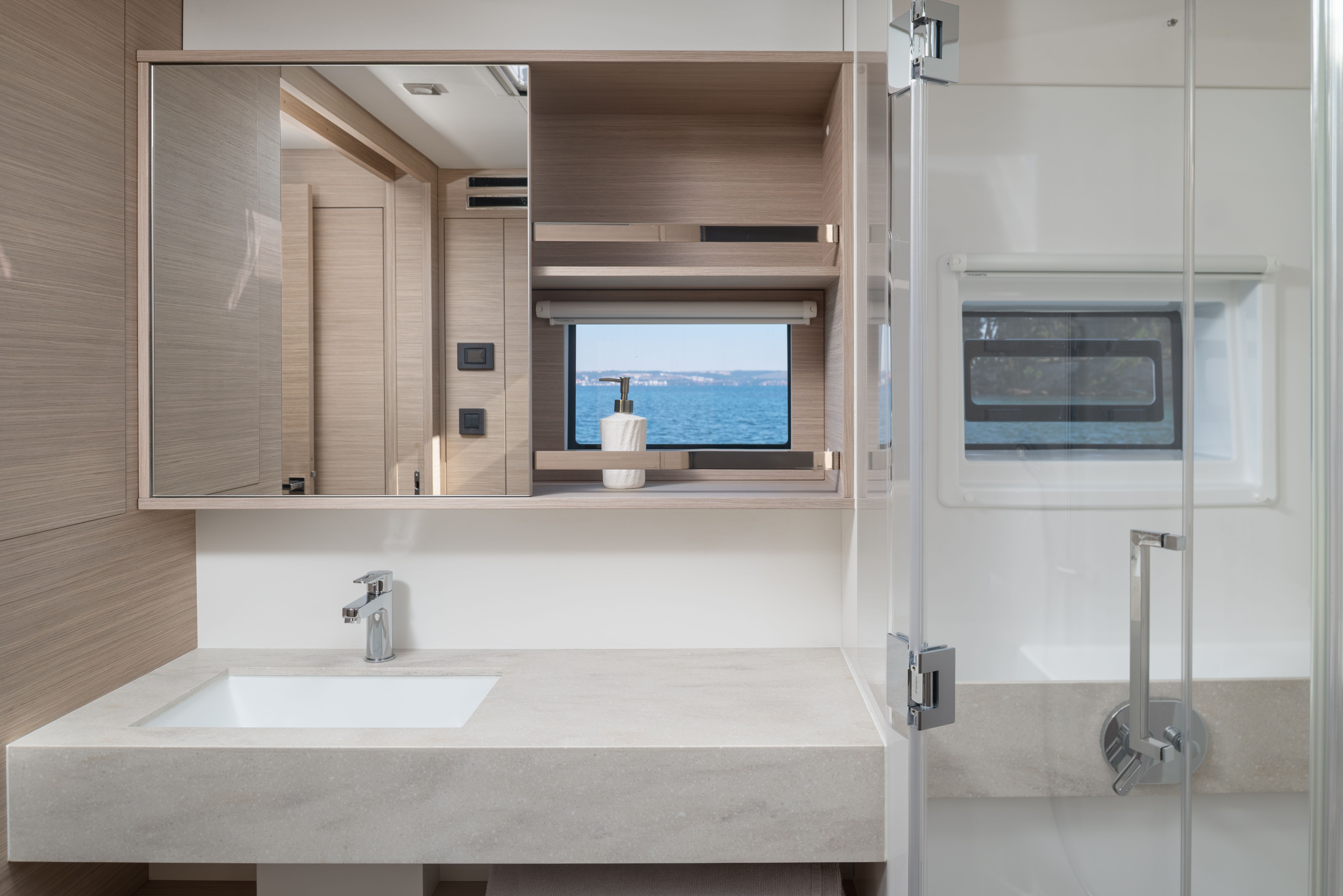 Lagoon 60 | Diamond Diva