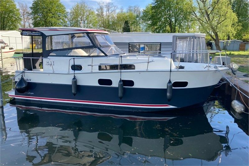 Delphia Escape 800 | Lilly 1