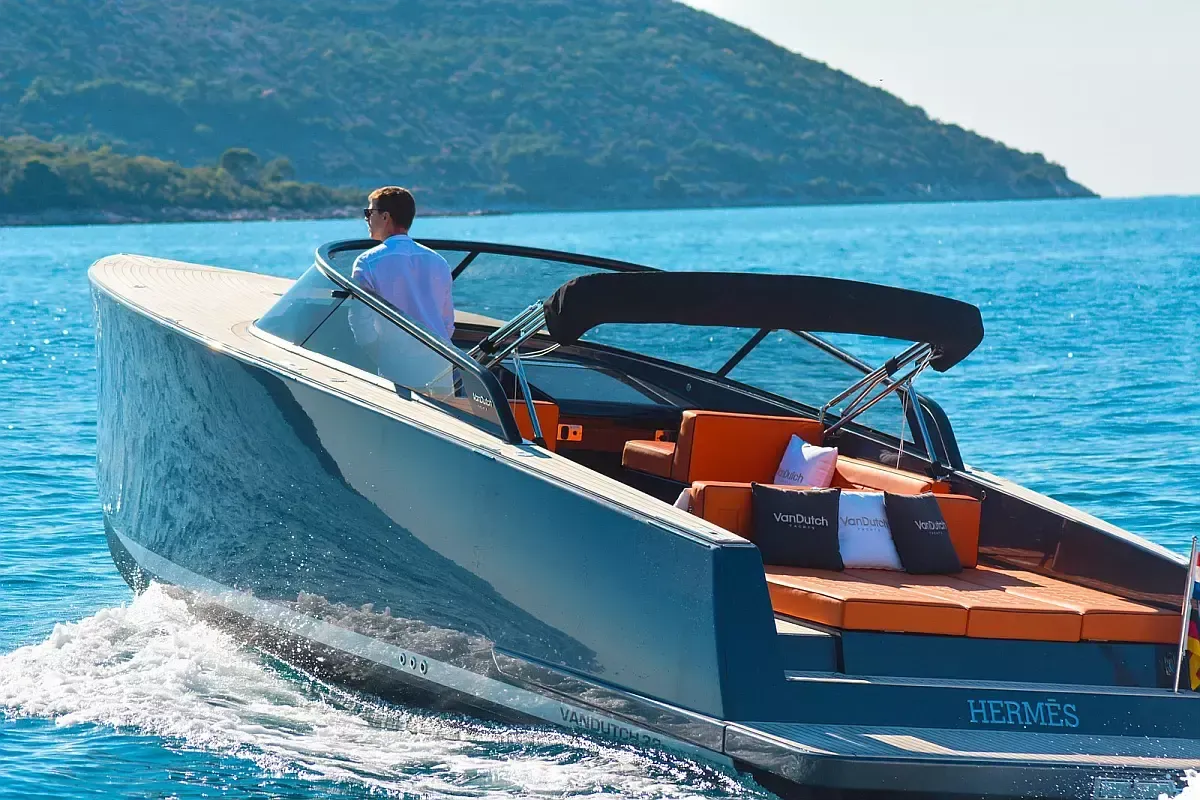 Van Dutch 32 | Hermes