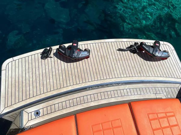 Van Dutch 32 | Hermes