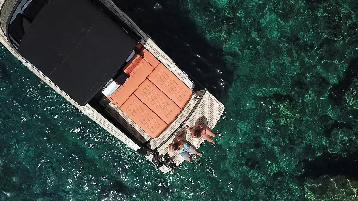 Van Dutch 32 | Hermes