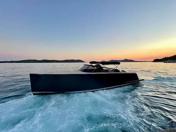 Van Dutch 32 | Hermes