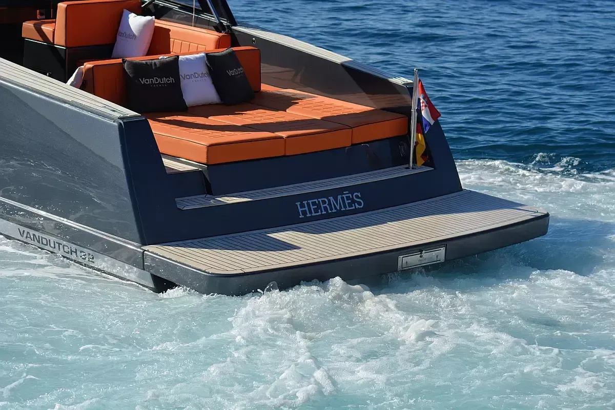 Van Dutch 32 | Hermes