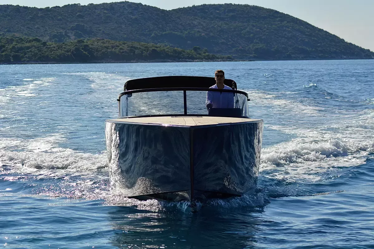 Van Dutch 32 | Hermes