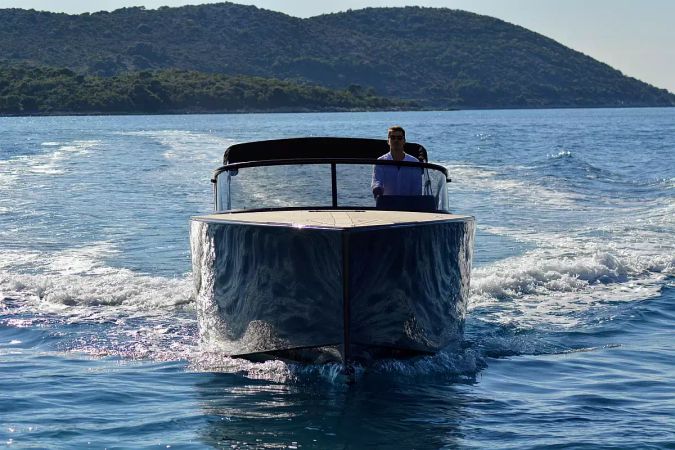 Van Dutch 32 | Hermes