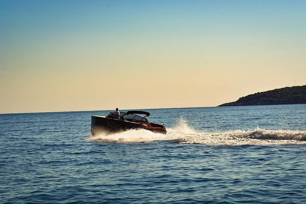 Van Dutch 32 | Hermes