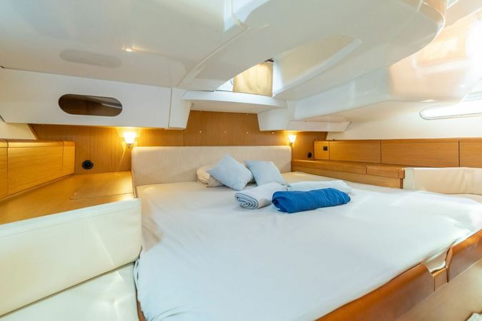 Jeanneau Sun Odyssey 42 | Cosmic Princess 3