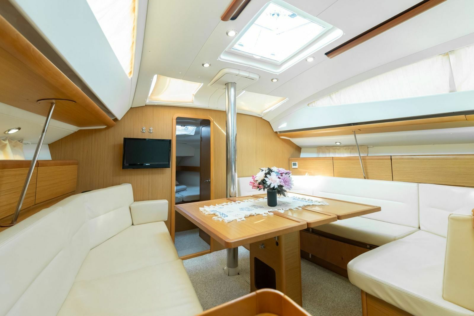 Jeanneau Sun Odyssey 42 | Cosmic Princess 3