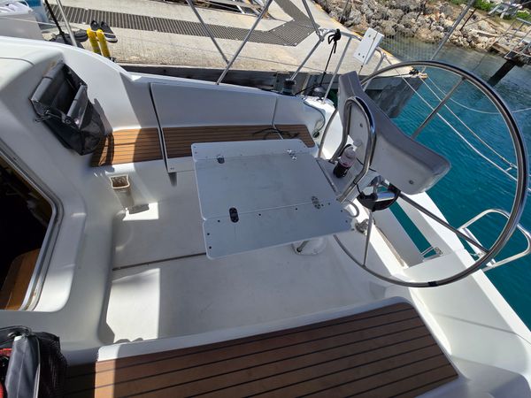 Jeanneau Sun Odyssey 32i | Less Stress