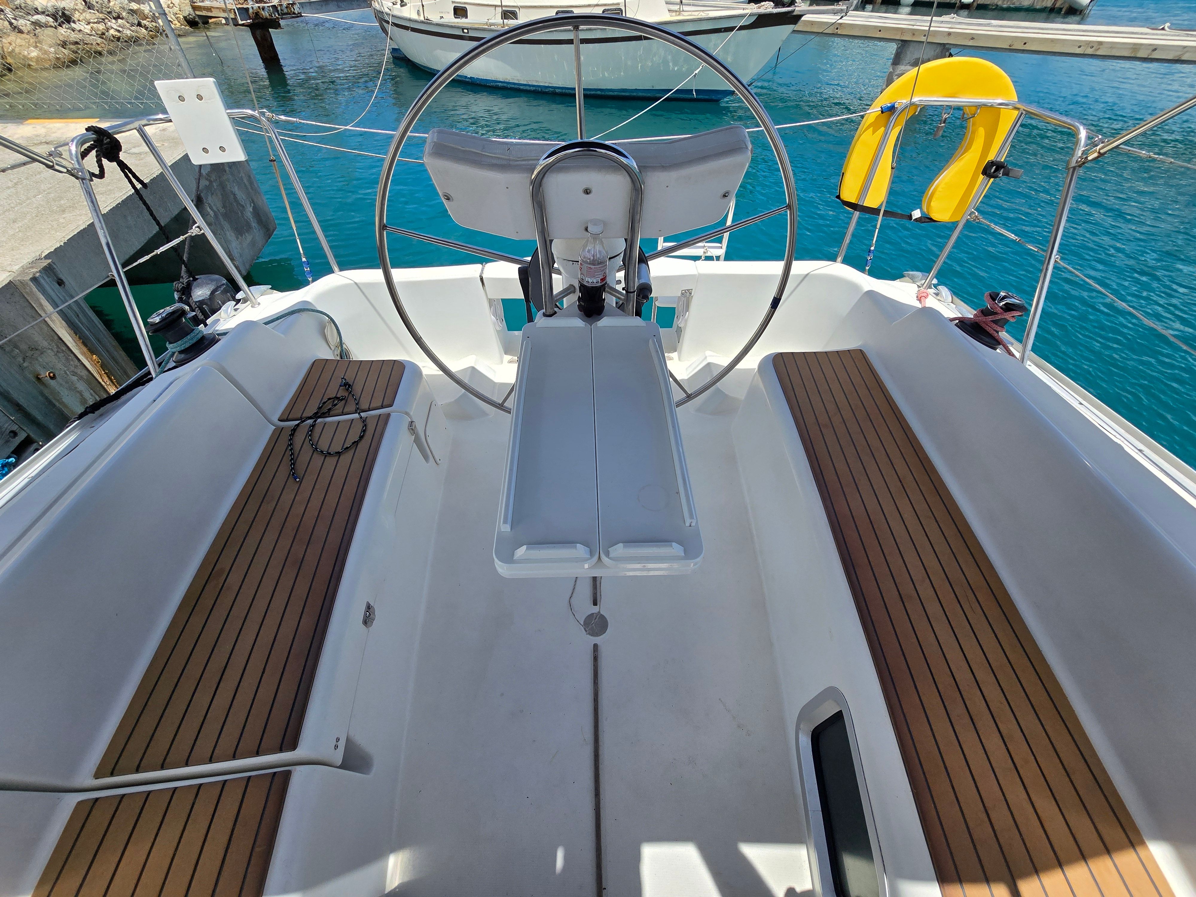 Jeanneau Sun Odyssey 32i | Less Stress