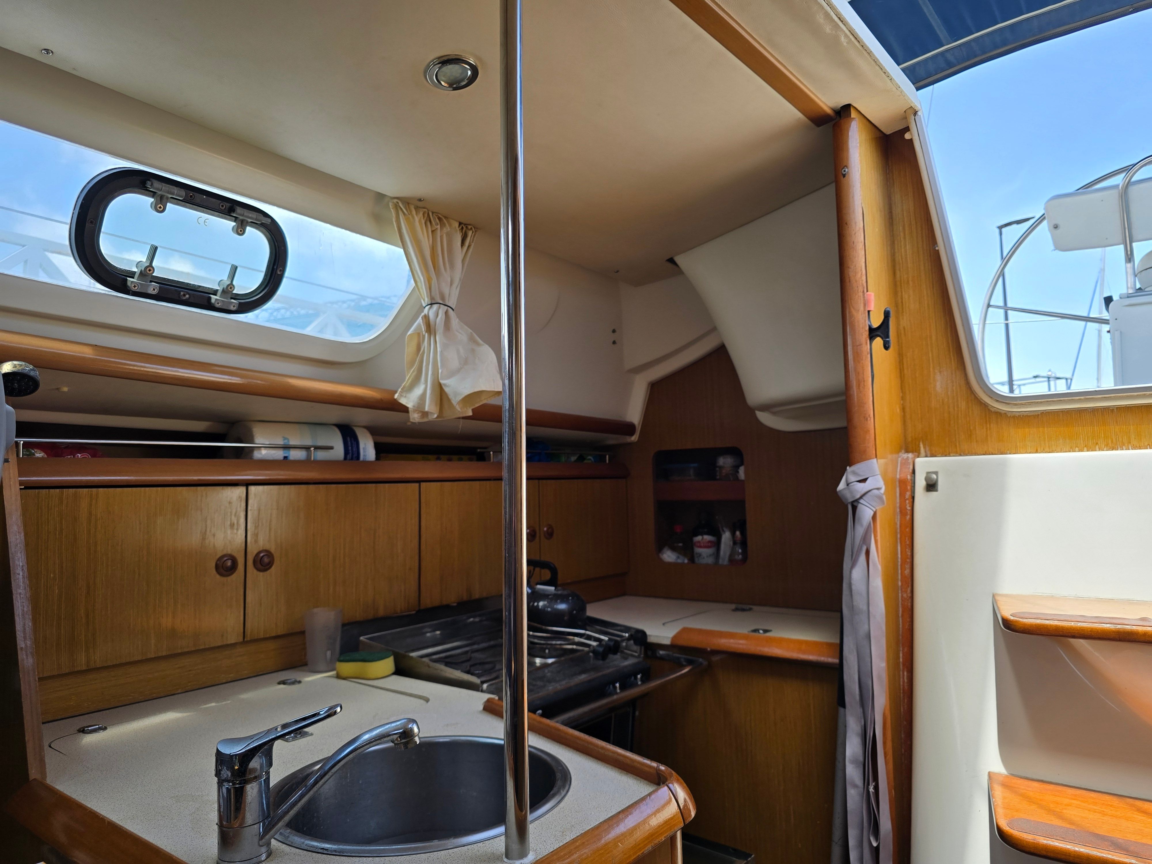 Jeanneau Sun Odyssey 32i | Less Stress
