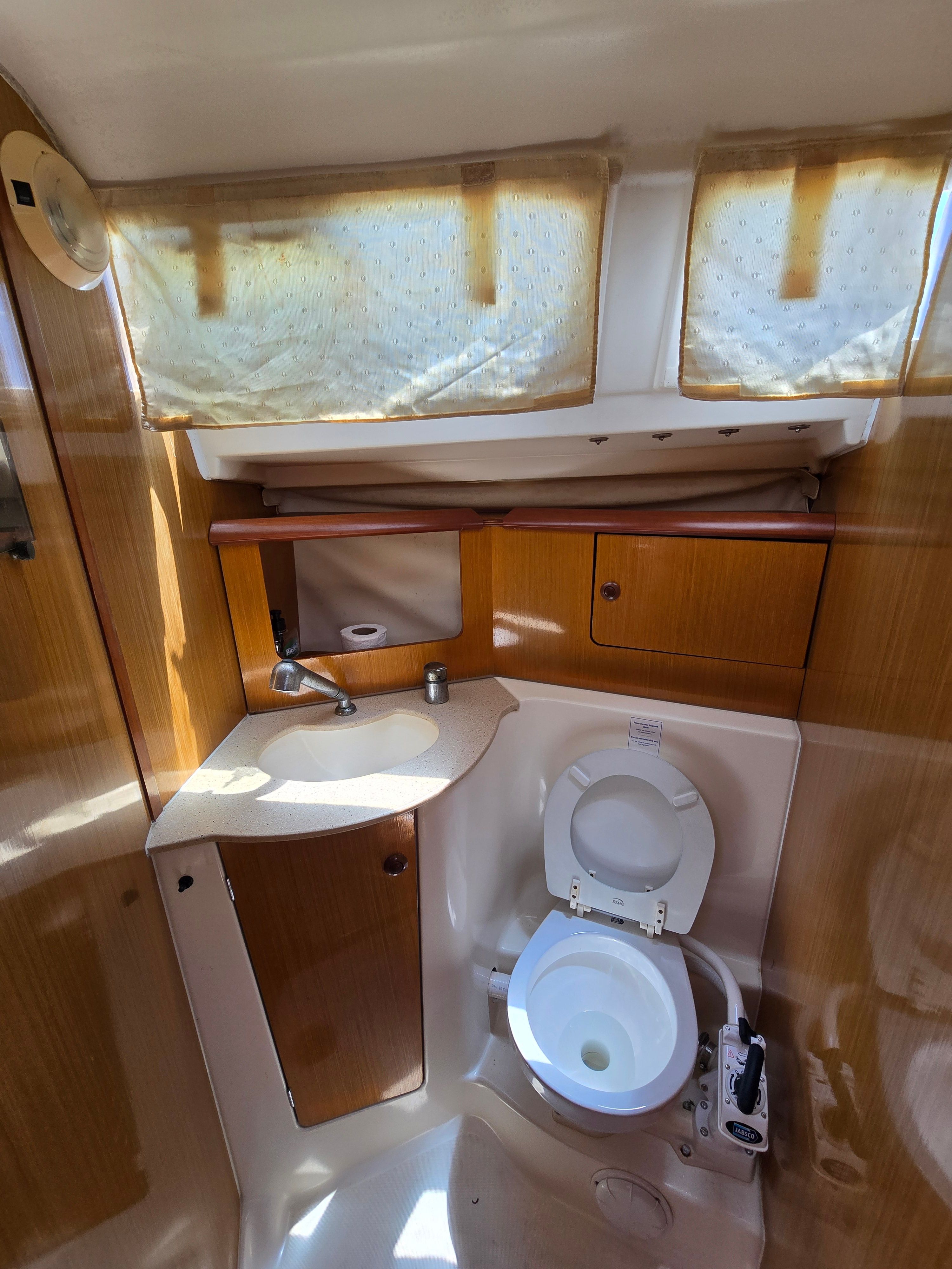 Jeanneau Sun Odyssey 32i | Less Stress