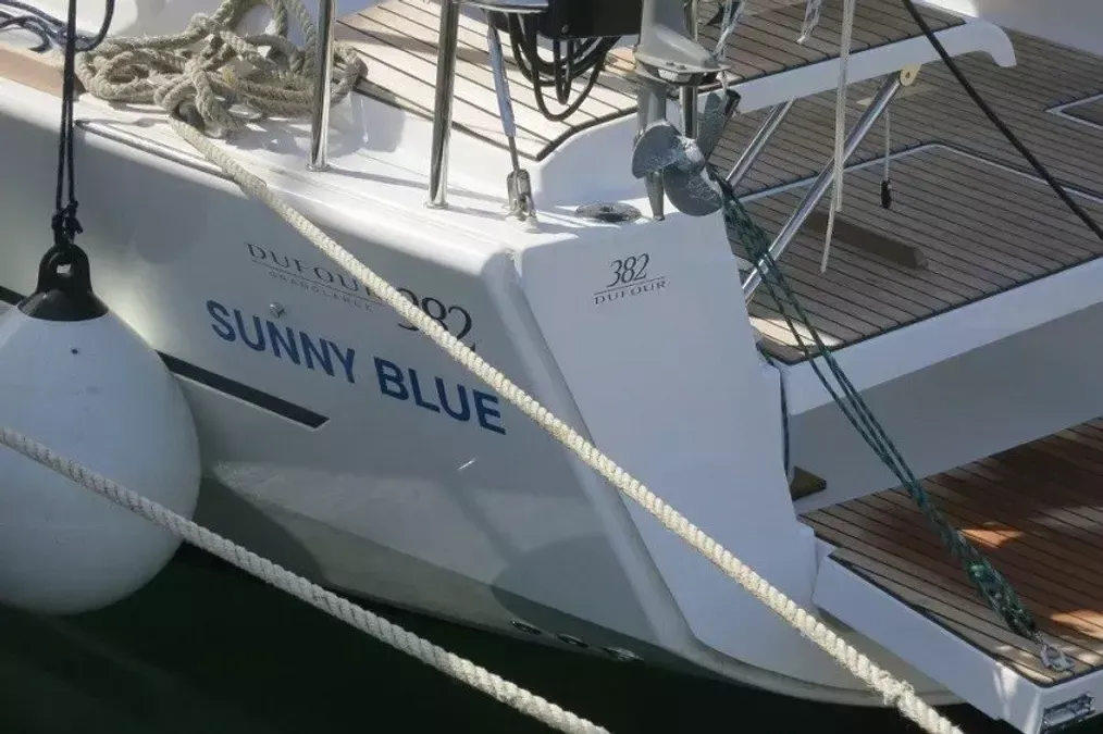 Dufour 382 | Sunny Blue