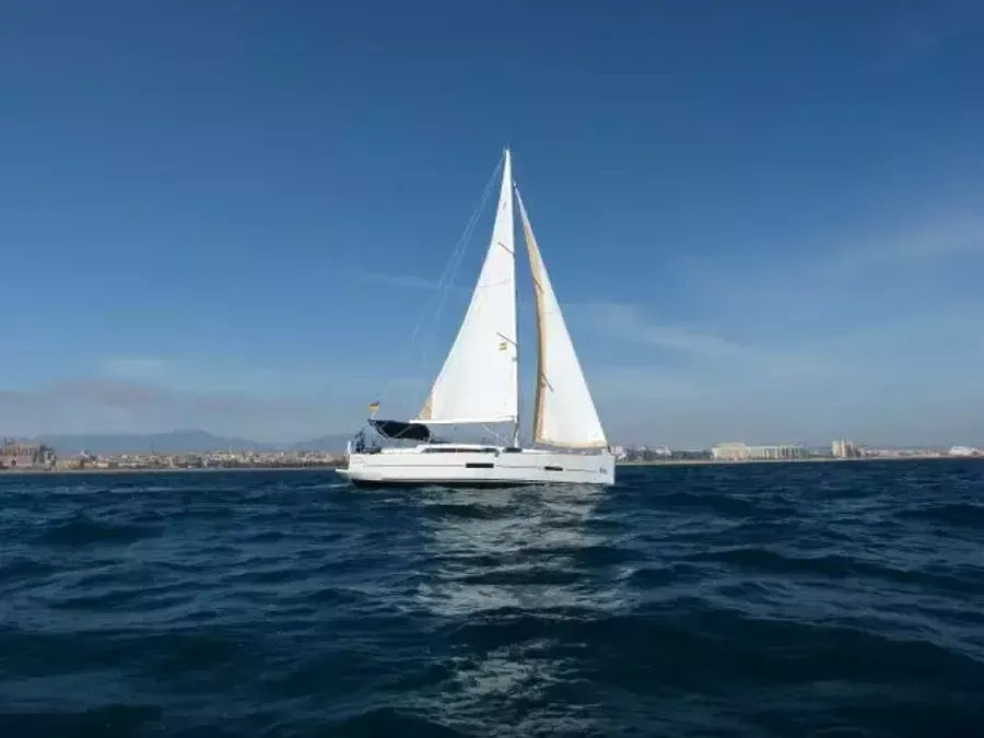 Dufour 382 | Sunny Blue