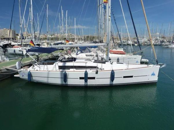Dufour 382 | Sunny Blue