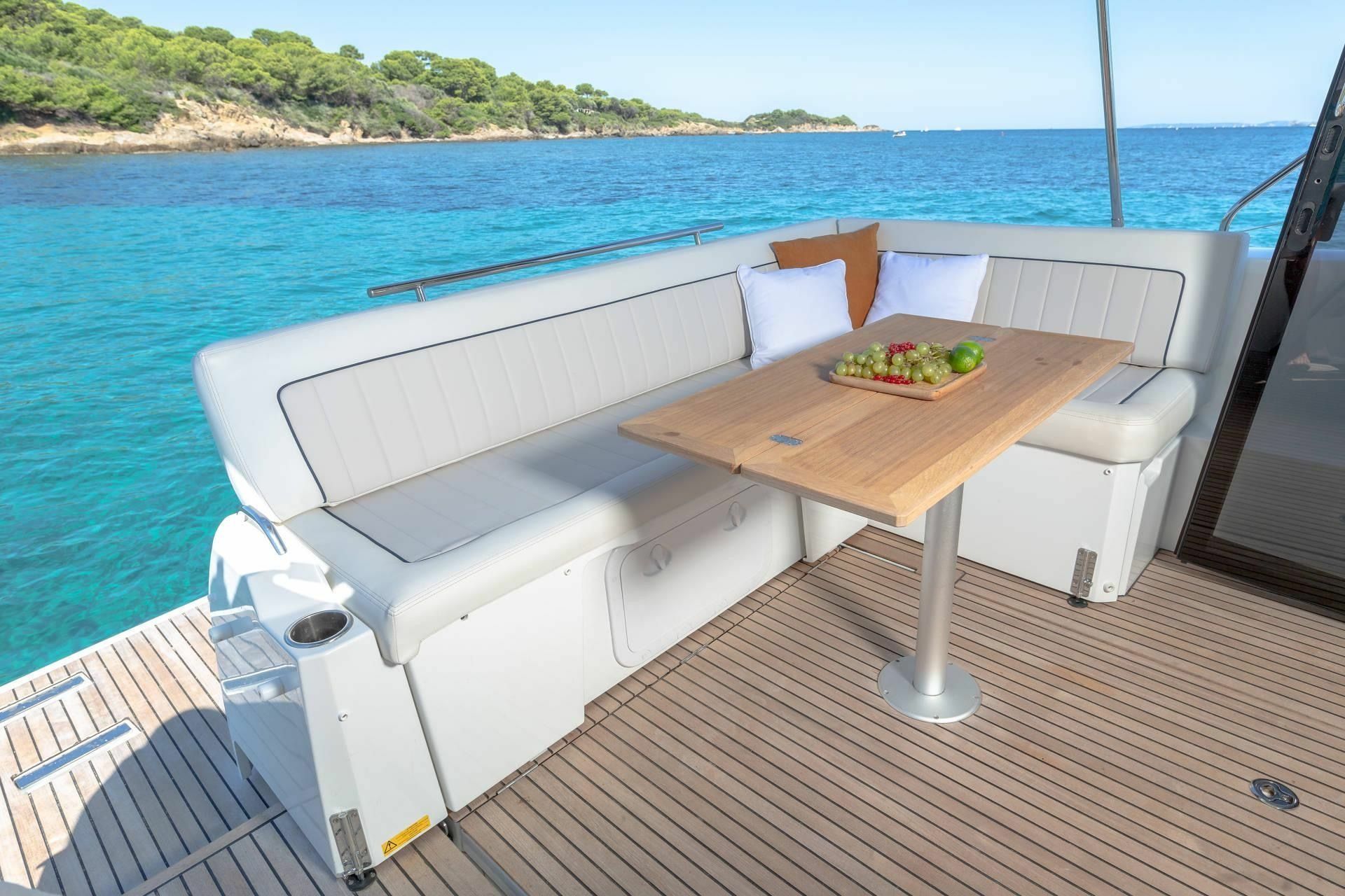 Jeanneau NC 37 | Black Pearl