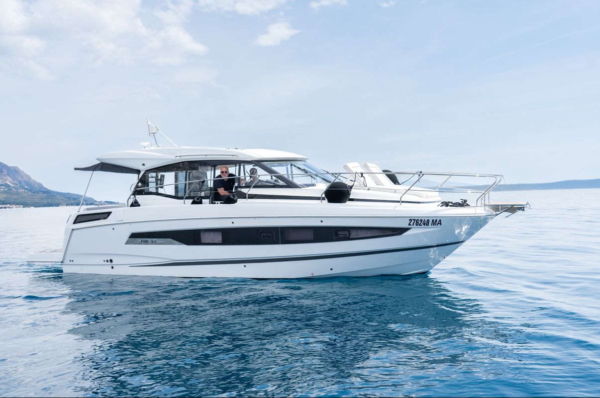 Jeanneau NC 37 | Black Pearl