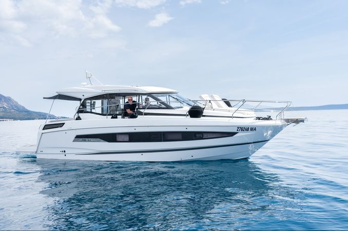 Jeanneau NC 37 | Black Pearl