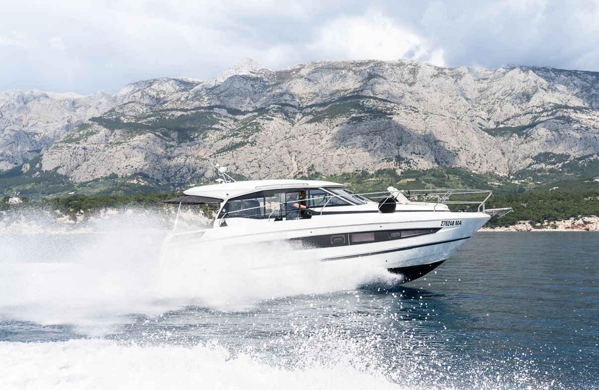 Jeanneau NC 37 | Black Pearl