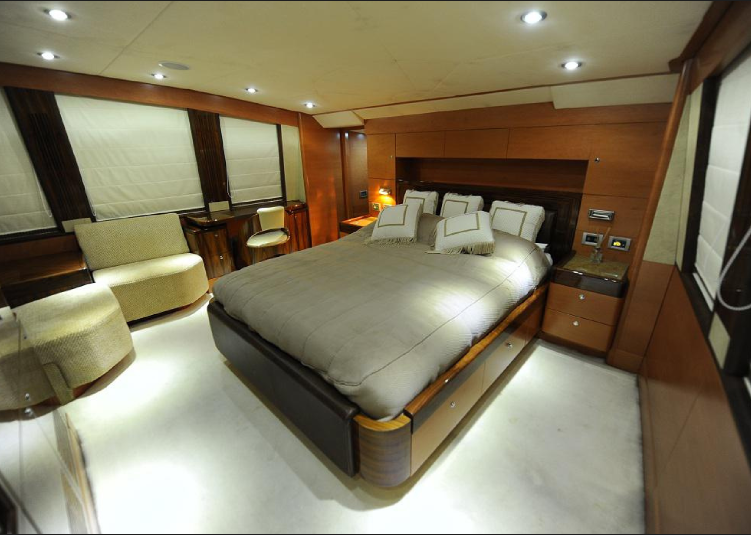 Gulf Craft Majesty 101 | Royal