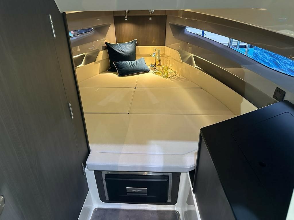 Navan S30 | Estartit 1