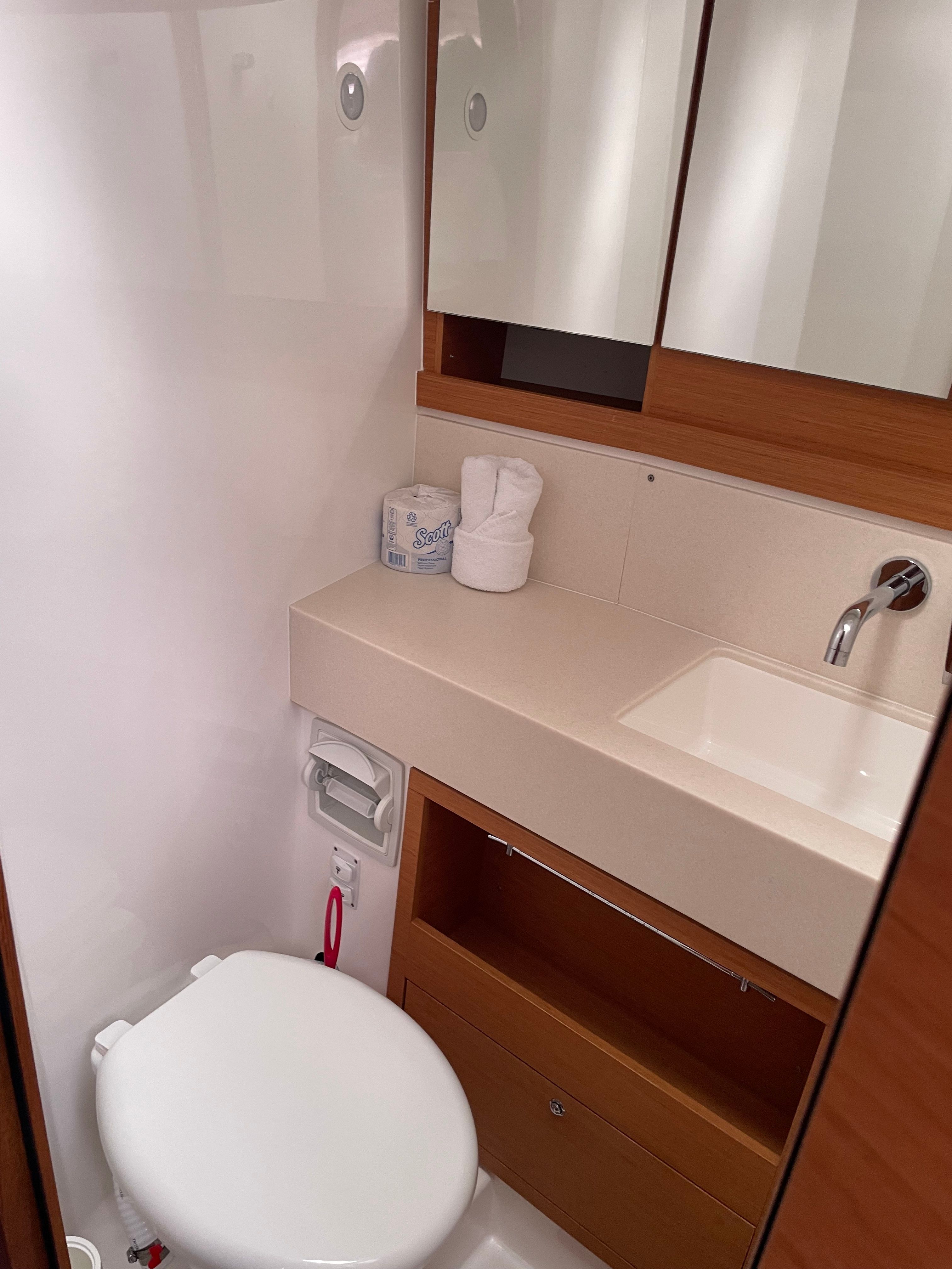 Dufour 470 | Discovery