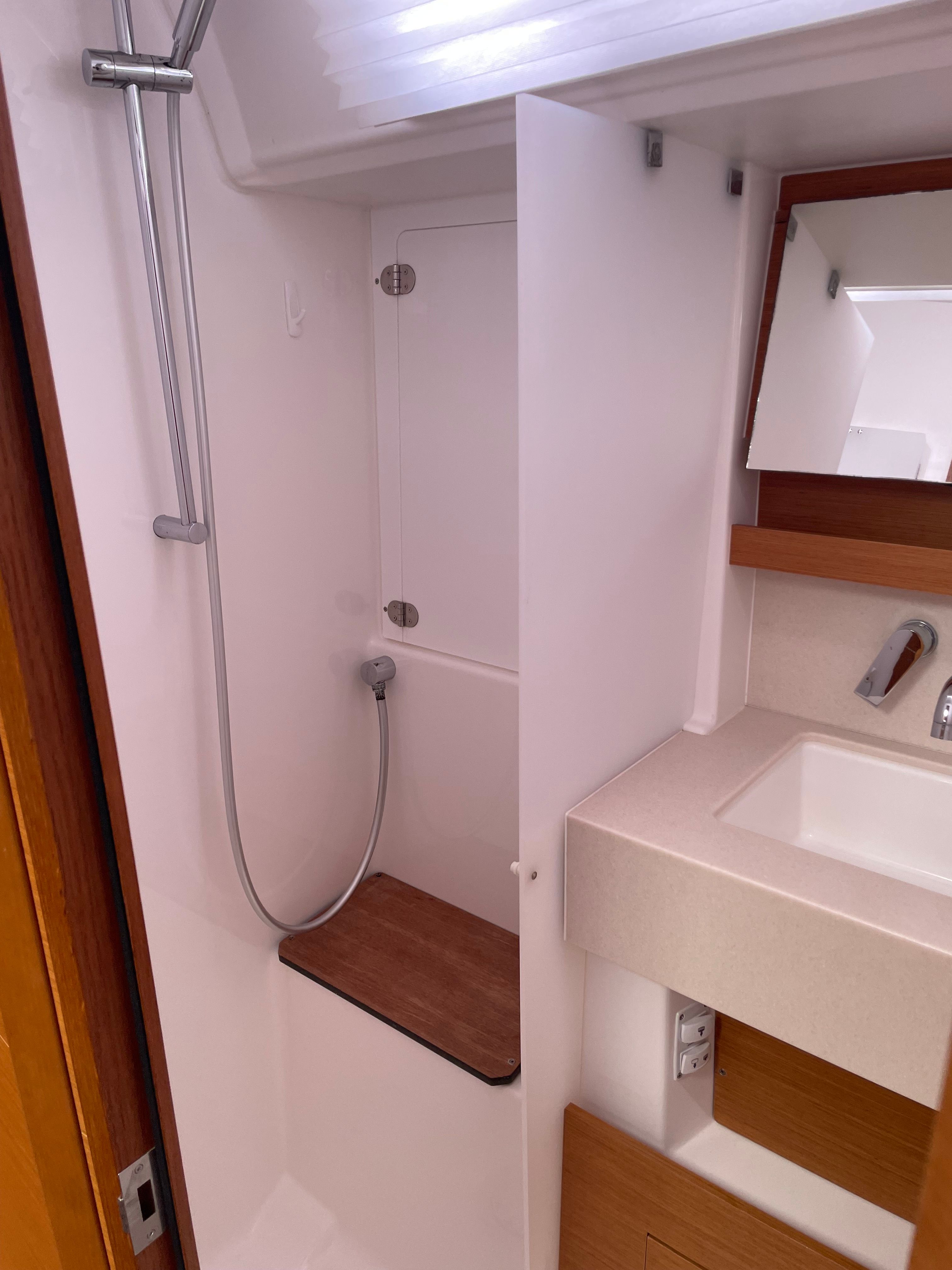 Dufour 470 | Discovery