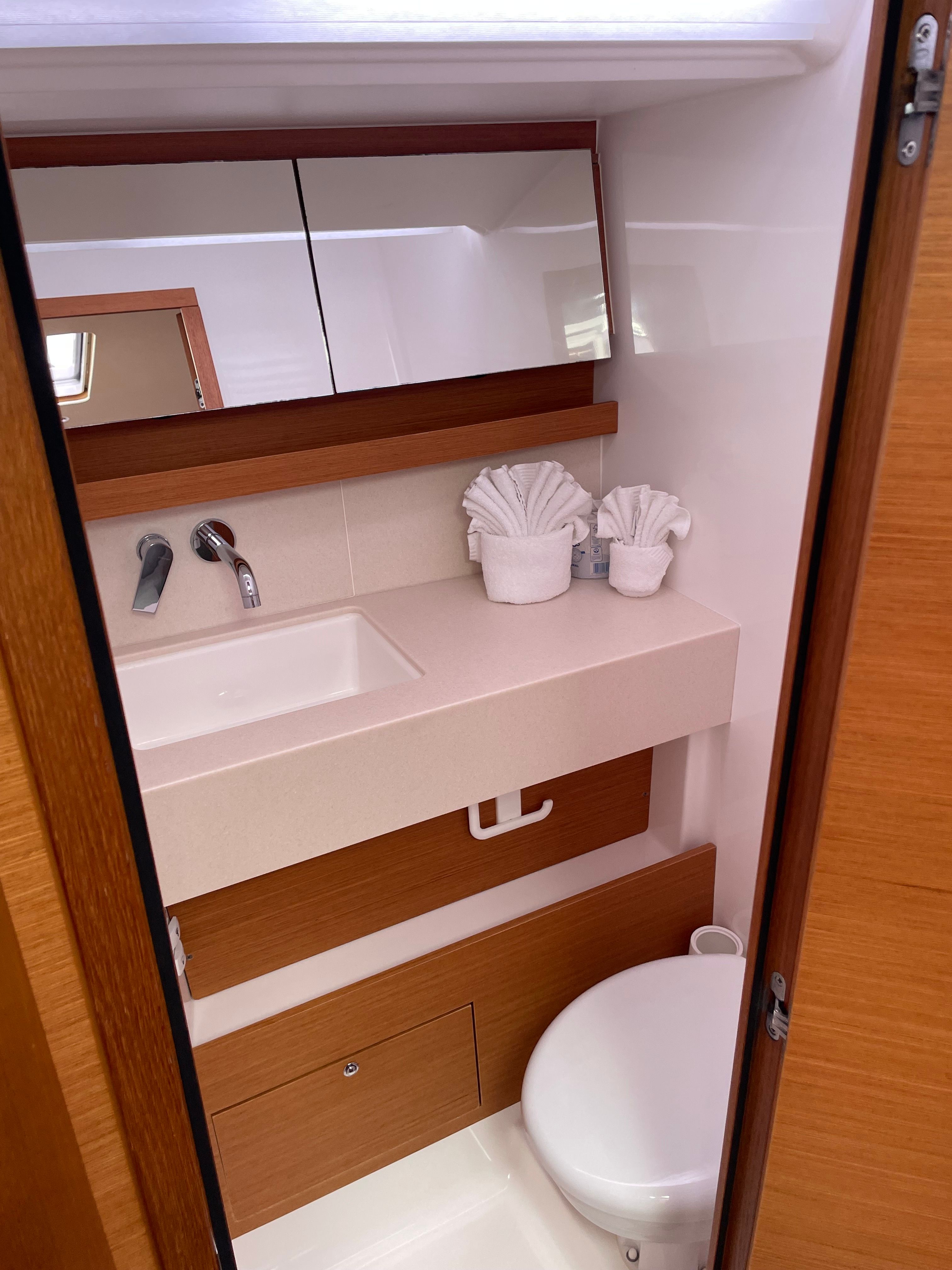 Dufour 470 | Discovery