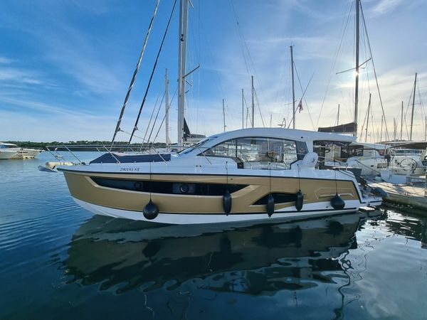 Sealine C390 | Tireless