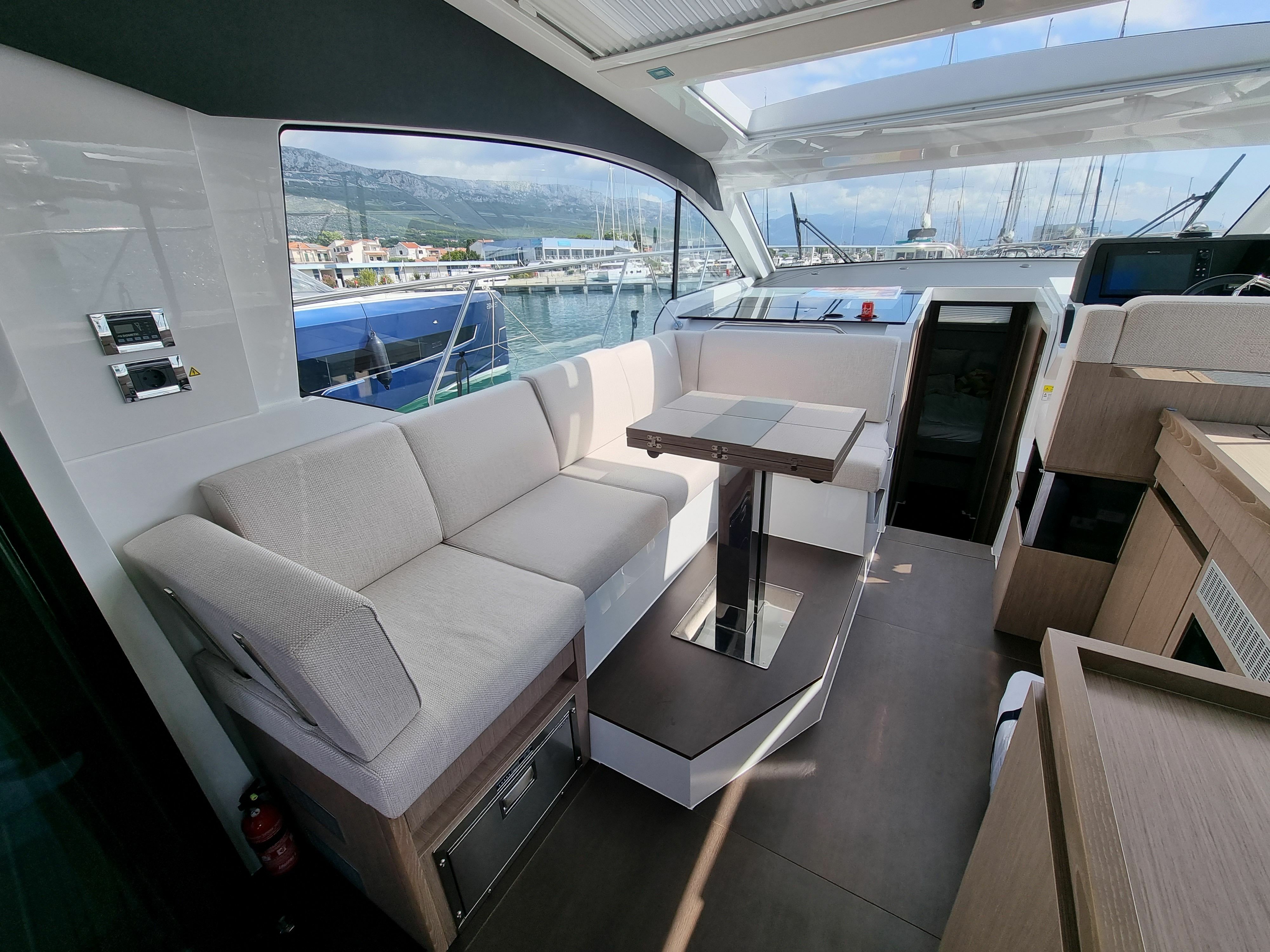 Sealine C390 | Tireless