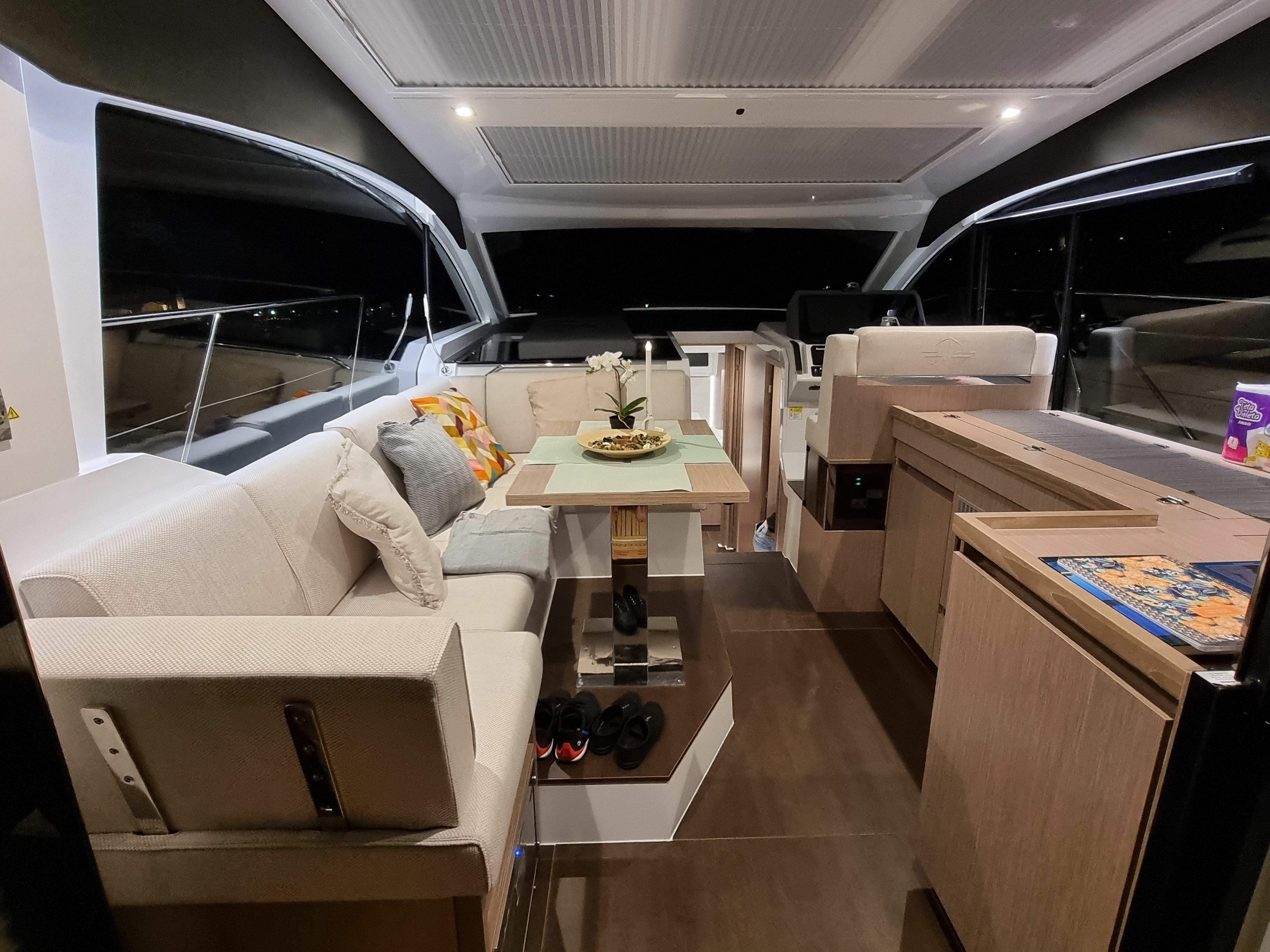 Sealine C390 | Tireless