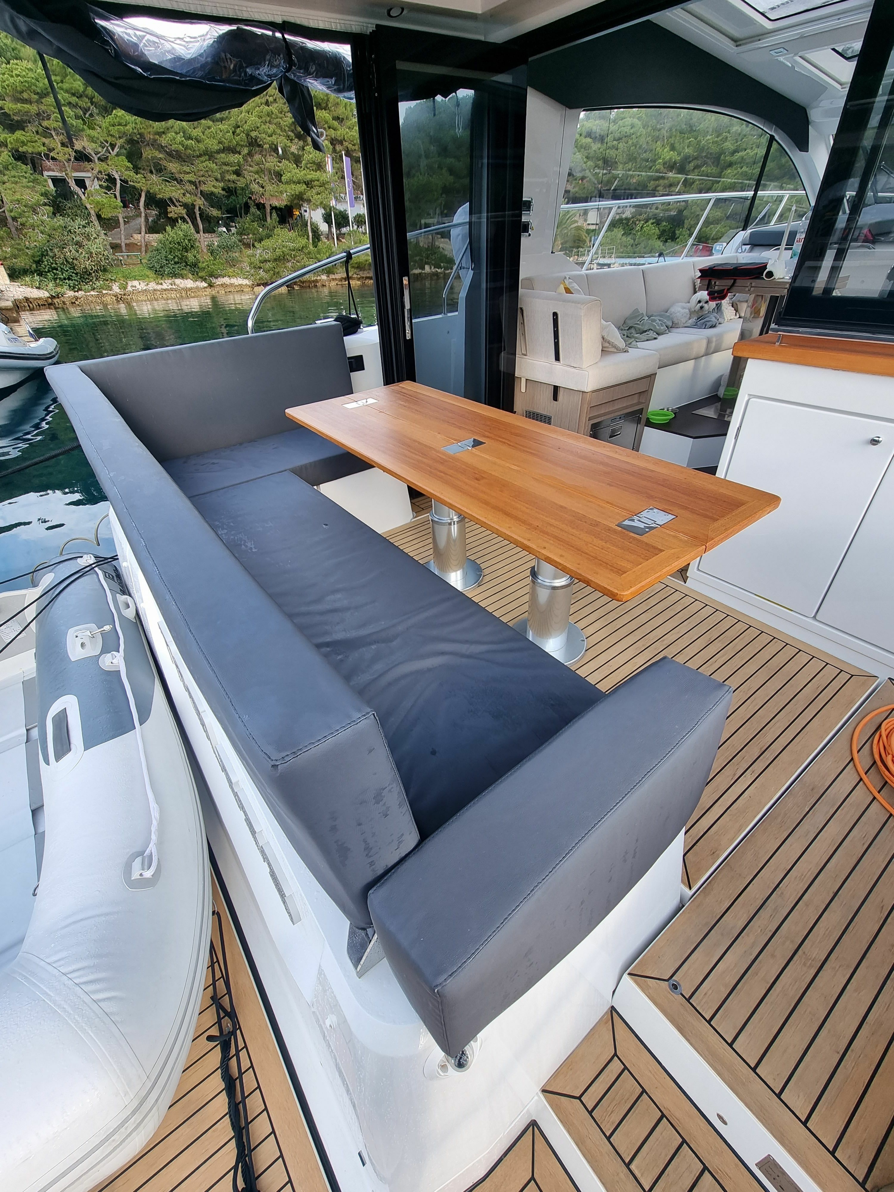 Sealine C390 | Tireless