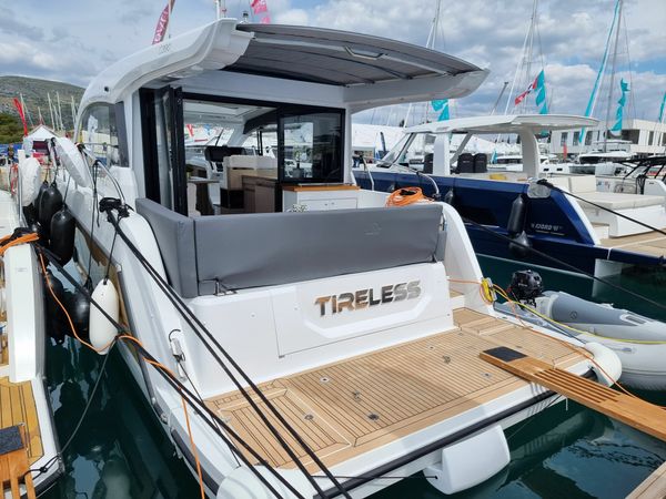 Sealine C390 | Tireless
