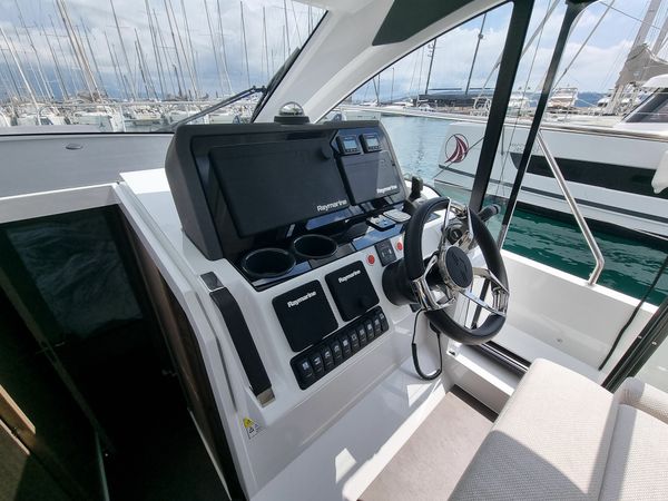 Sealine C390 | Tireless