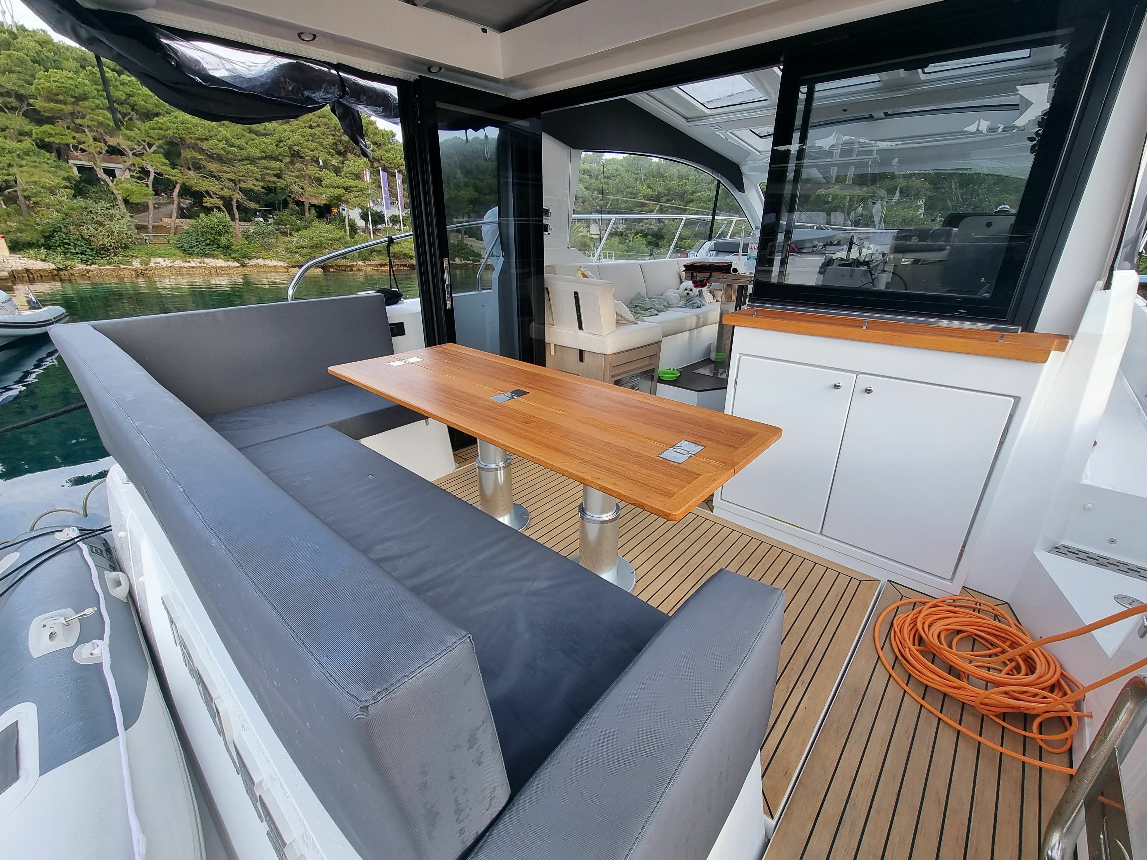 Sealine C390 | Tireless