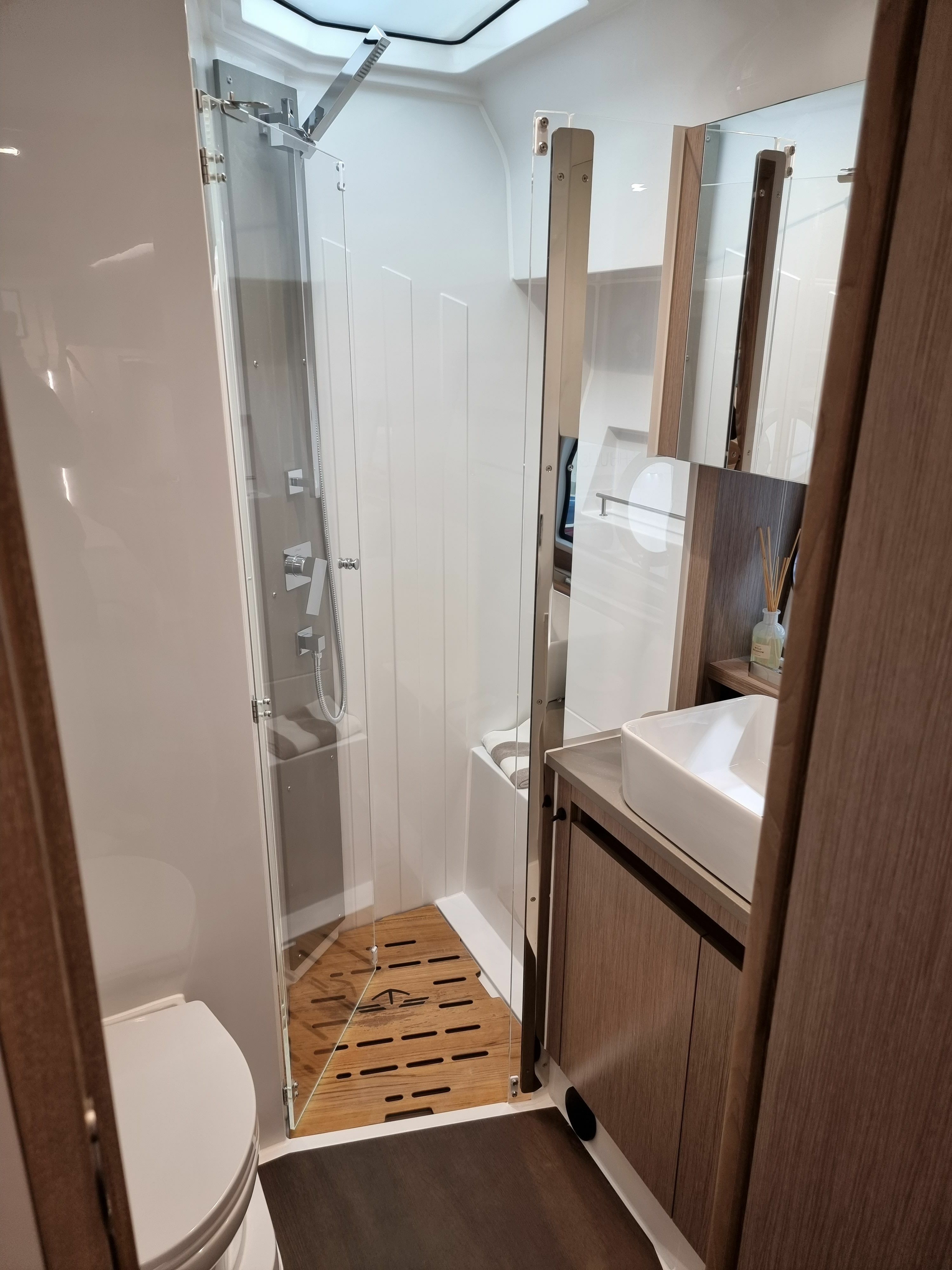 Sealine C390 | Tireless