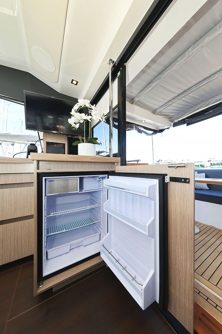 Sealine C390 | Tireless