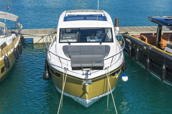 Sealine C390 | Tireless