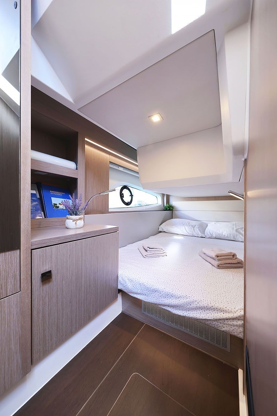 Sealine C390 | Tireless