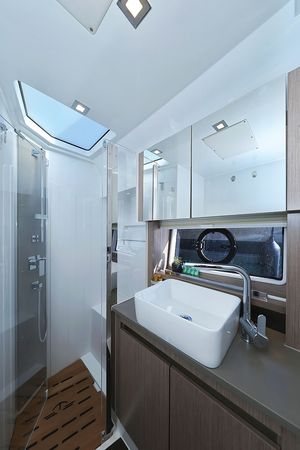 Sealine C390 | Tireless