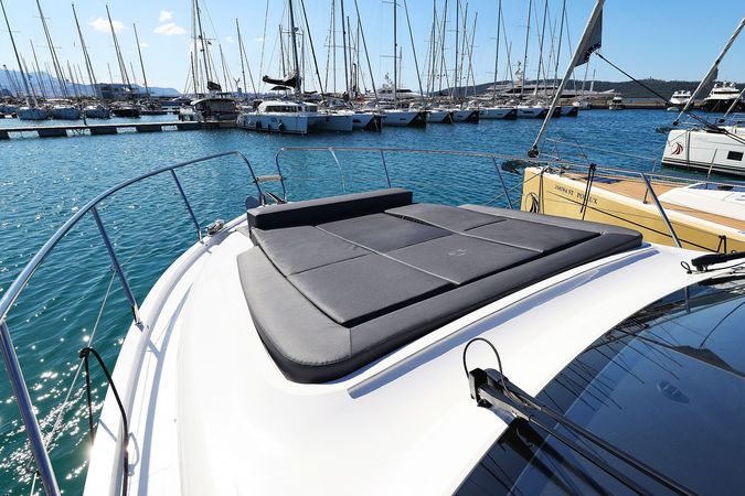 Sealine C390 | Tireless