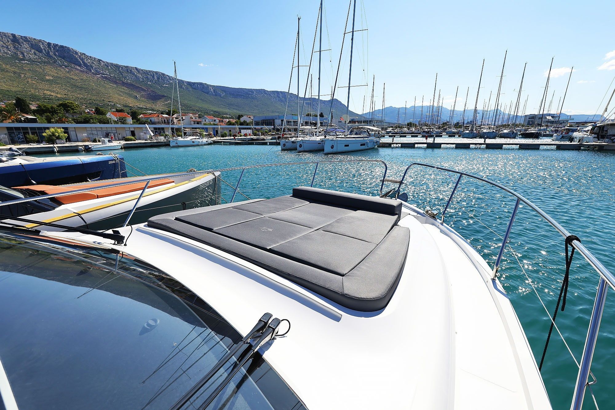 Sealine C390 | Tireless